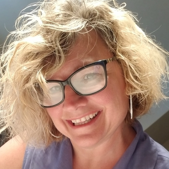 Meet your Posher, Jennifer - Picture 1 of 1
